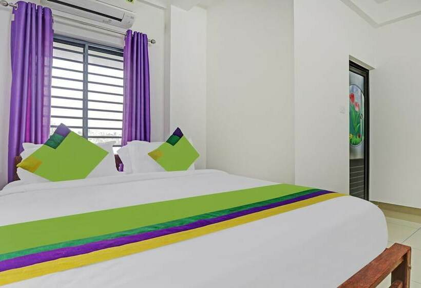Hotel Treebo Nirupama ,750m From Aluva Railway Station
