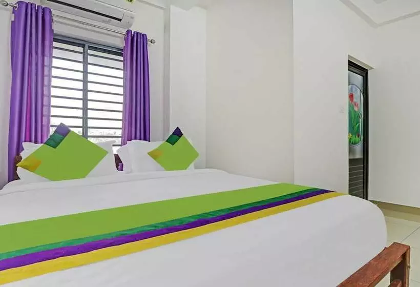 Hotelli Treebo Nirupama ,750m From Aluva Railway Station