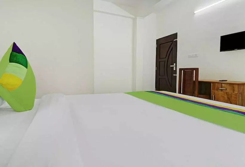 Hotelli Treebo Nirupama ,750m From Aluva Railway Station