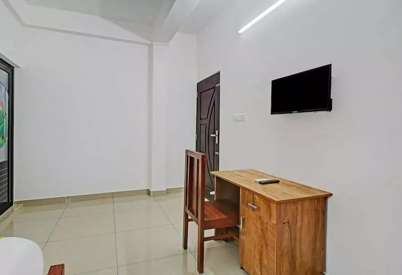 Hotelli Treebo Nirupama ,750m From Aluva Railway Station