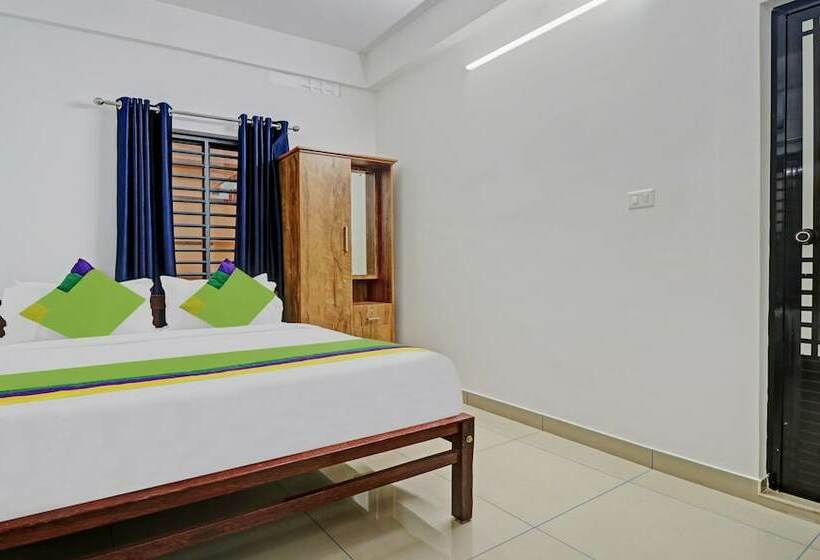 Hotel Treebo Nirupama ,750m From Aluva Railway Station