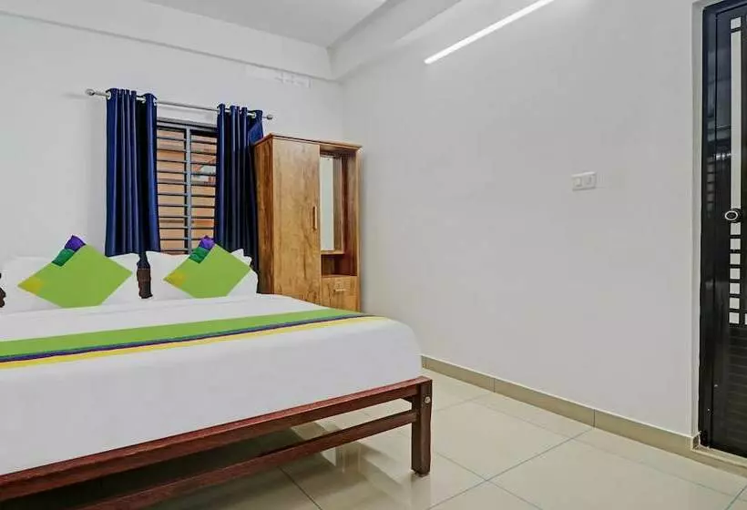 Hotelli Treebo Nirupama ,750m From Aluva Railway Station