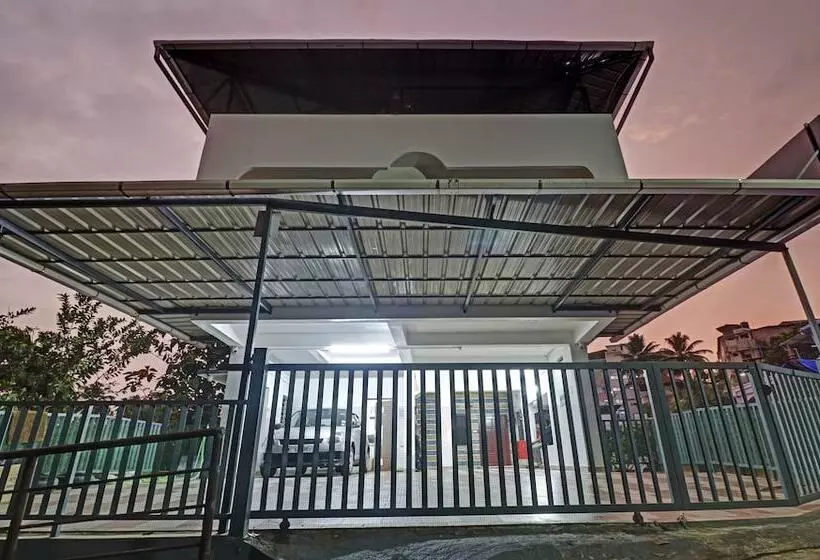 Hotelli Treebo Nirupama ,750m From Aluva Railway Station