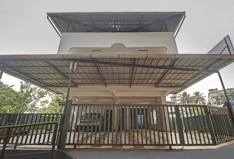 Hotelli Treebo Nirupama ,750m From Aluva Railway Station