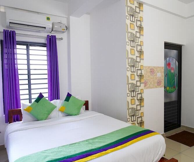 Hotel Treebo Nirupama ,750m From Aluva Railway Station