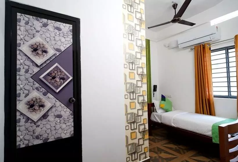 Hotelli Treebo Nirupama ,750m From Aluva Railway Station