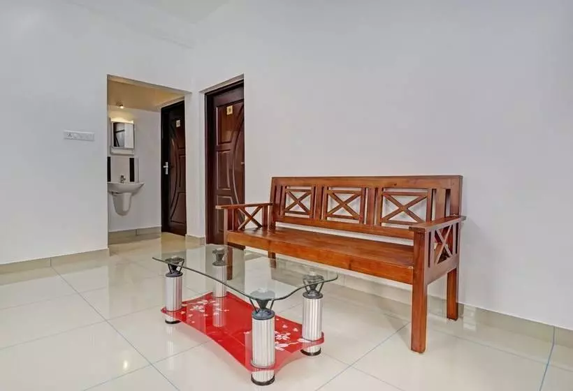 Hotelli Treebo Nirupama ,750m From Aluva Railway Station