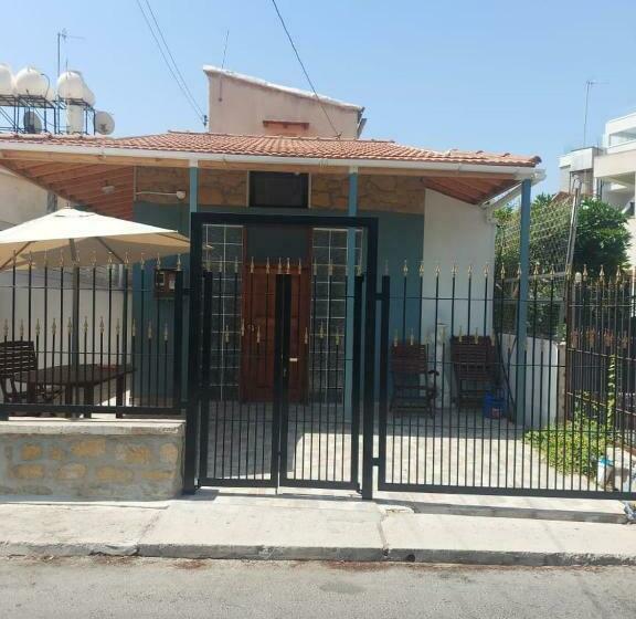 پانسیون Anna Guesthouse 10 Min Walk From The Beach