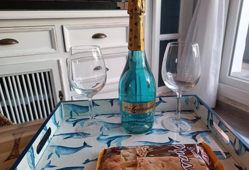 La Ballenita De Tarifa