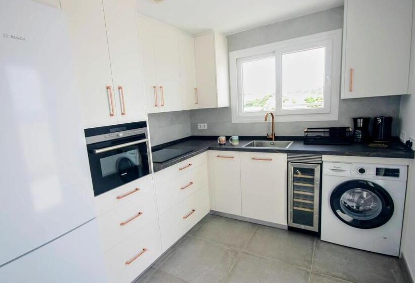 La Ballenita De Tarifa