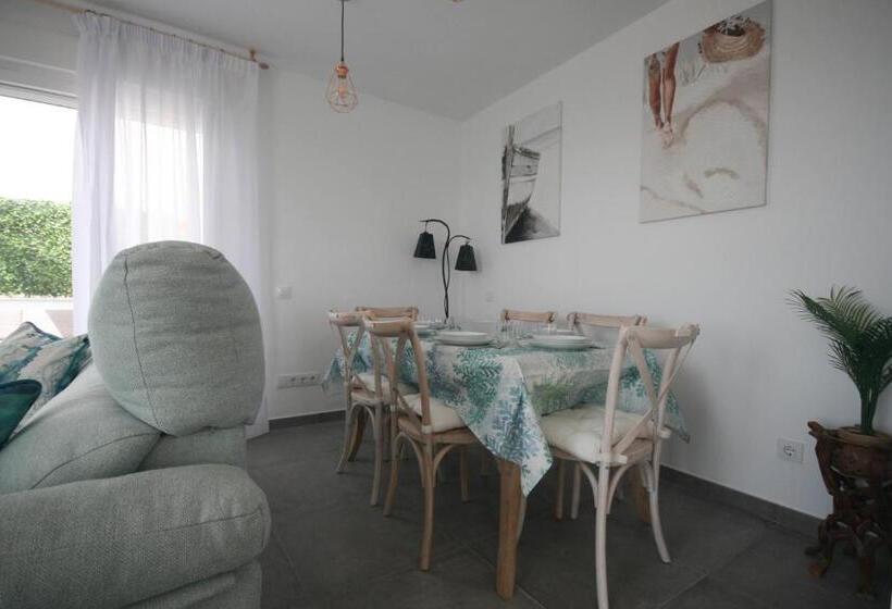 La Ballenita De Tarifa