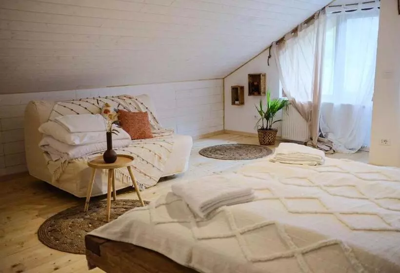 Majatalo Casa De Sub Munte