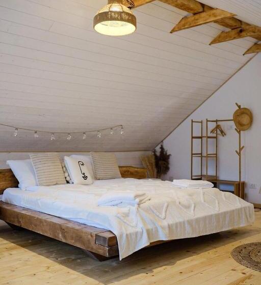 بنسيون Casa De Sub Munte