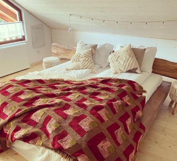 بنسيون Casa De Sub Munte