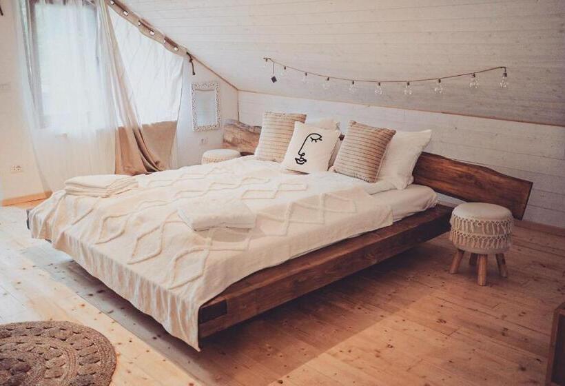 بنسيون Casa De Sub Munte