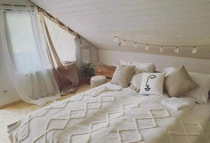 Majatalo Casa De Sub Munte