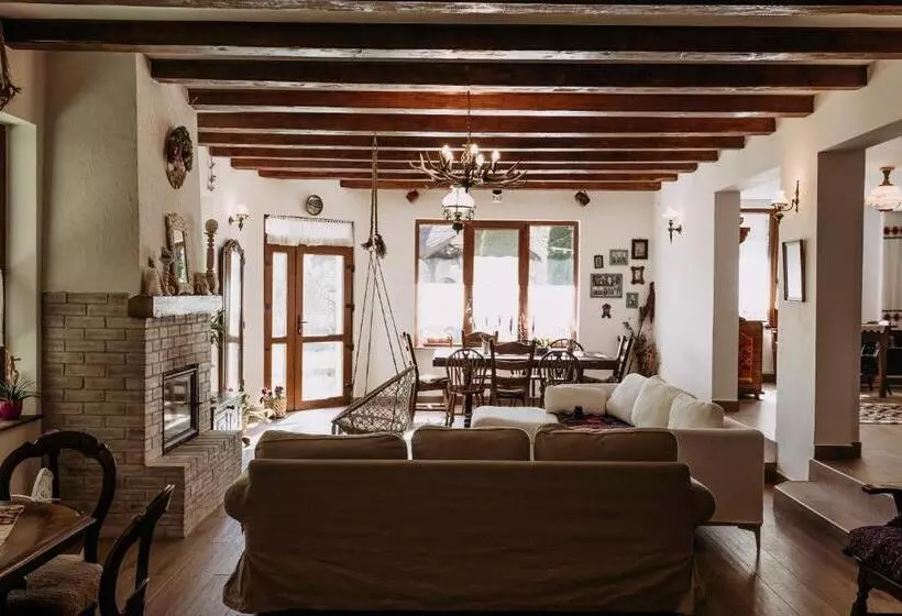 Majatalo Casa De Sub Munte