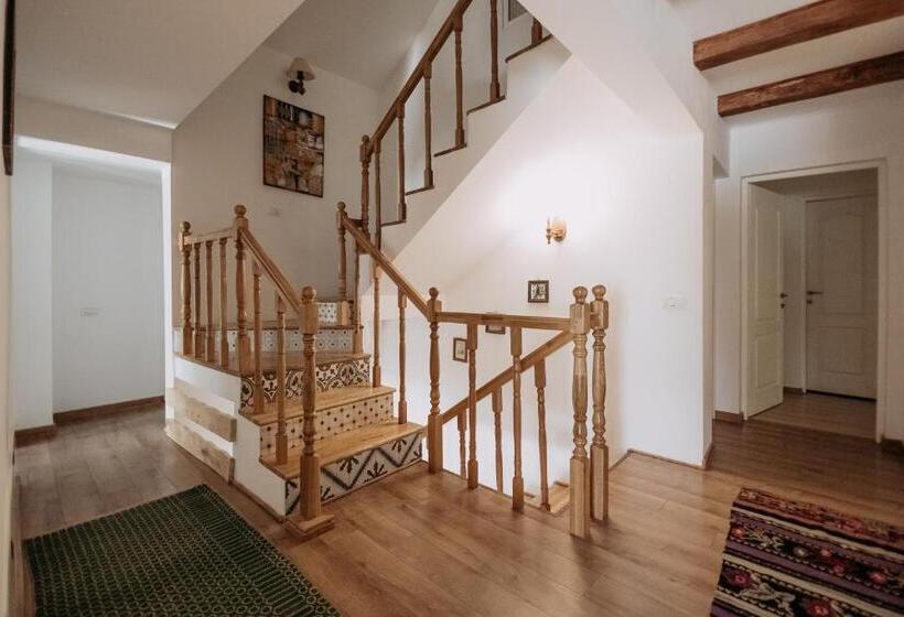 بنسيون Casa De Sub Munte