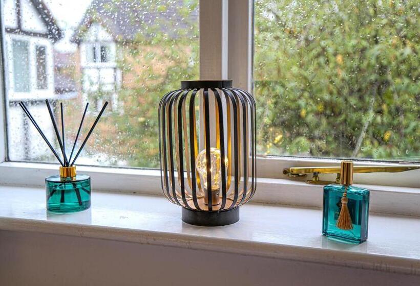 Tattenhoe House With Free Parking, Fast Wifi, Garden And Smart Tv By Yoko Property