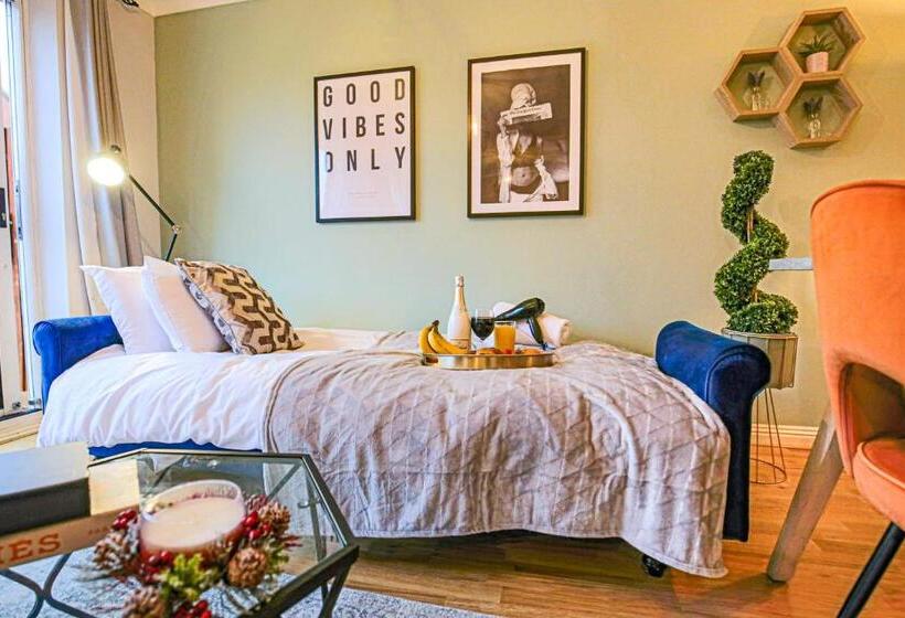 Tattenhoe House With Free Parking, Fast Wifi, Garden And Smart Tv By Yoko Property