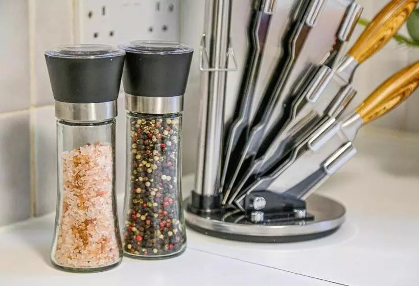 Tattenhoe House With Free Parking, Fast Wifi, Garden And Smart Tv By Yoko Property