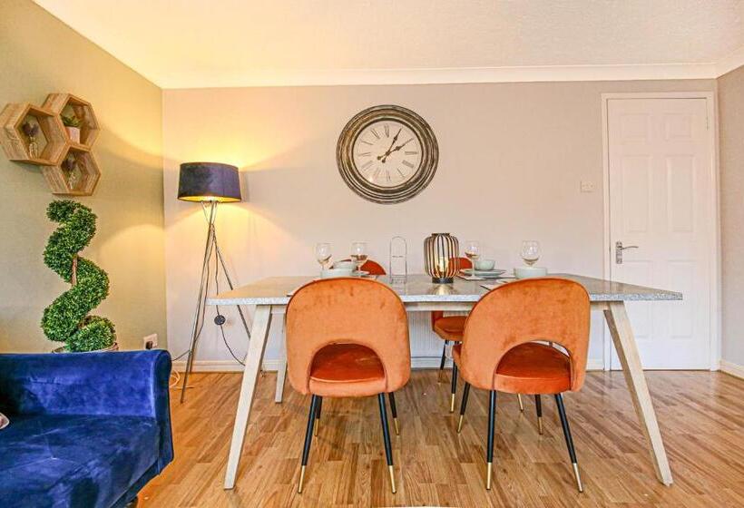 Tattenhoe House With Free Parking, Fast Wifi, Garden And Smart Tv By Yoko Property