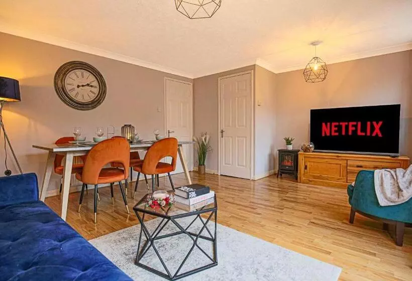 Tattenhoe House With Free Parking, Fast Wifi, Garden And Smart Tv By Yoko Property