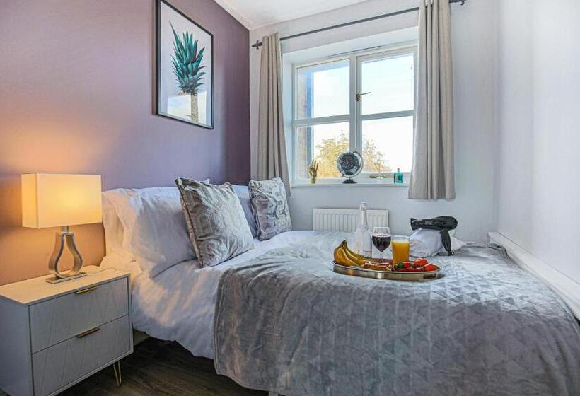 Tattenhoe House With Free Parking, Fast Wifi, Garden And Smart Tv By Yoko Property