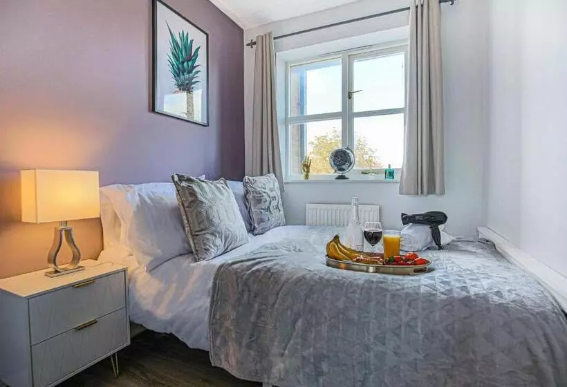 Tattenhoe House With Free Parking, Fast Wifi, Garden And Smart Tv By Yoko Property