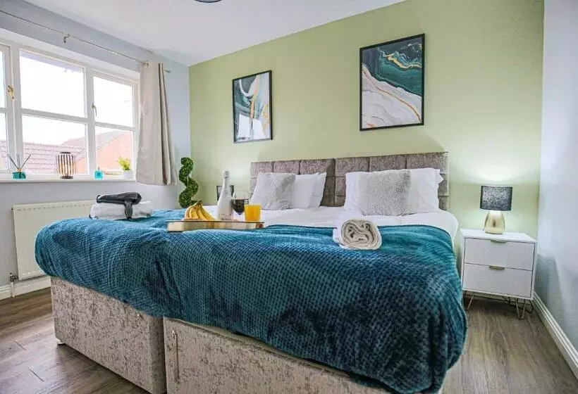 Tattenhoe House With Free Parking, Fast Wifi, Garden And Smart Tv By Yoko Property