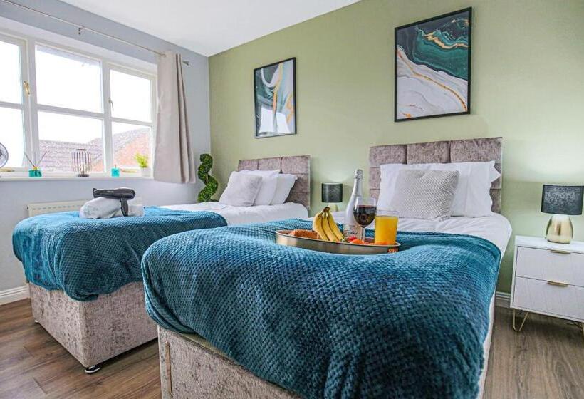 Tattenhoe House With Free Parking, Fast Wifi, Garden And Smart Tv By Yoko Property