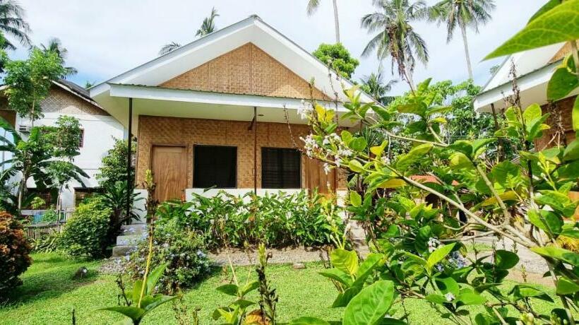 Schronisko Bahandi Beach Lodge