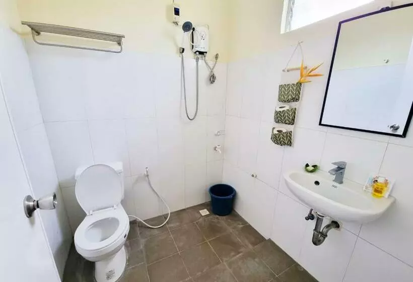 Retkeilymaja Bahandi Beach Lodge