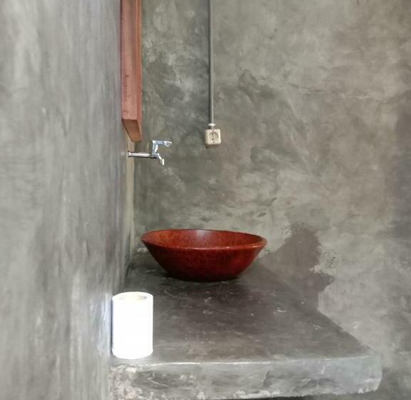 旅馆 Jungle House   Surf & Stay