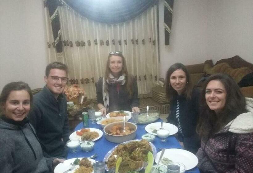 پانسیون Moon House