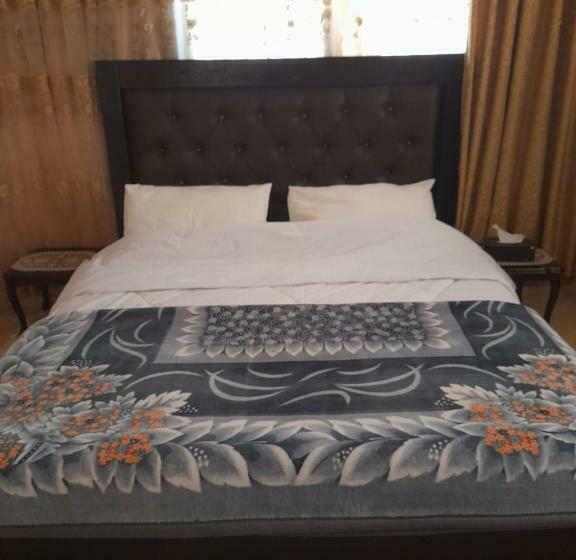 پانسیون Moon House