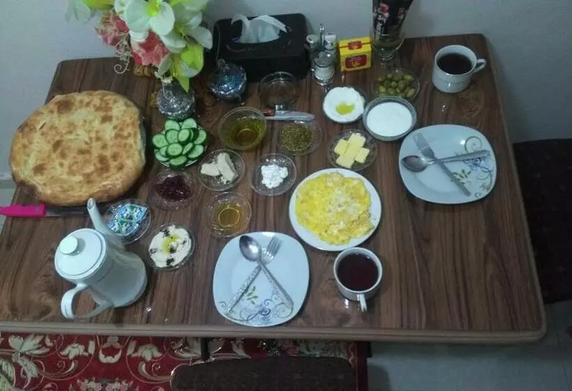 پانسیون Moon House