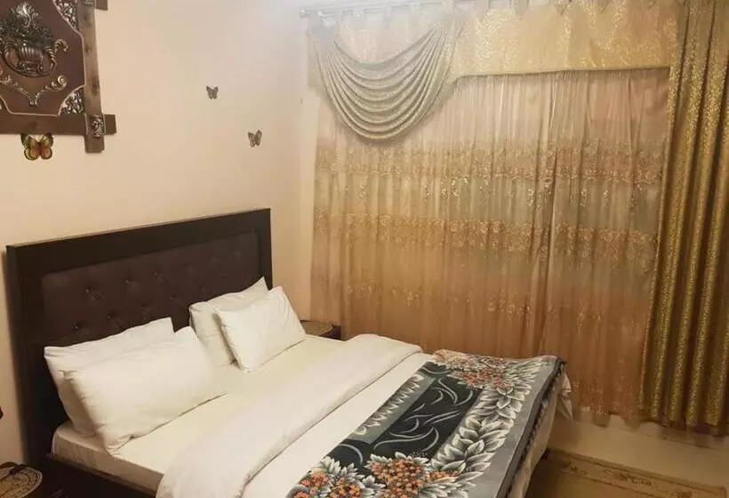 پانسیون Moon House