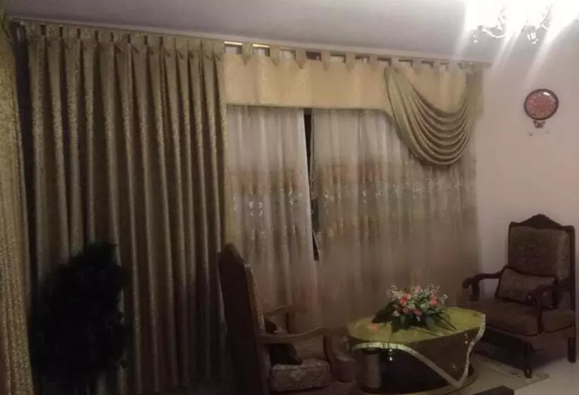 پانسیون Moon House
