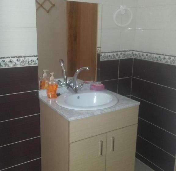 پانسیون Moon House