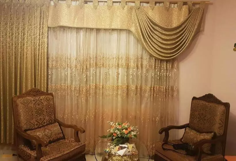 پانسیون Moon House