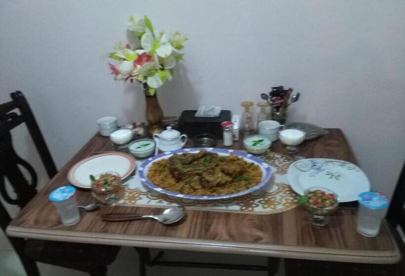 پانسیون Moon House