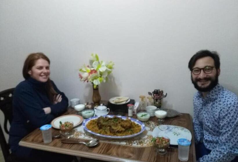 پانسیون Moon House