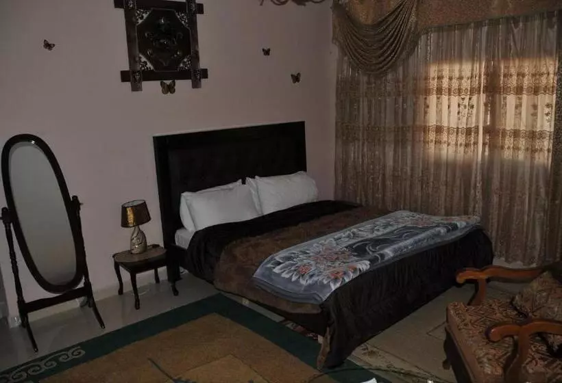 پانسیون Moon House