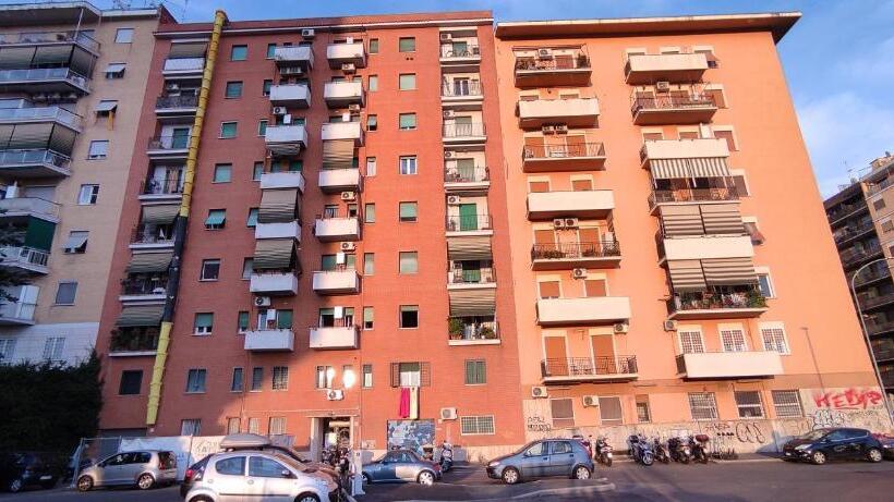 Stylish & Cozy   5 Star Location  Balcony   City View