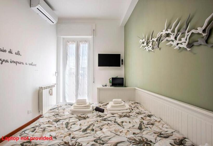 Stylish & Cozy   5 Star Location  Balcony   City View