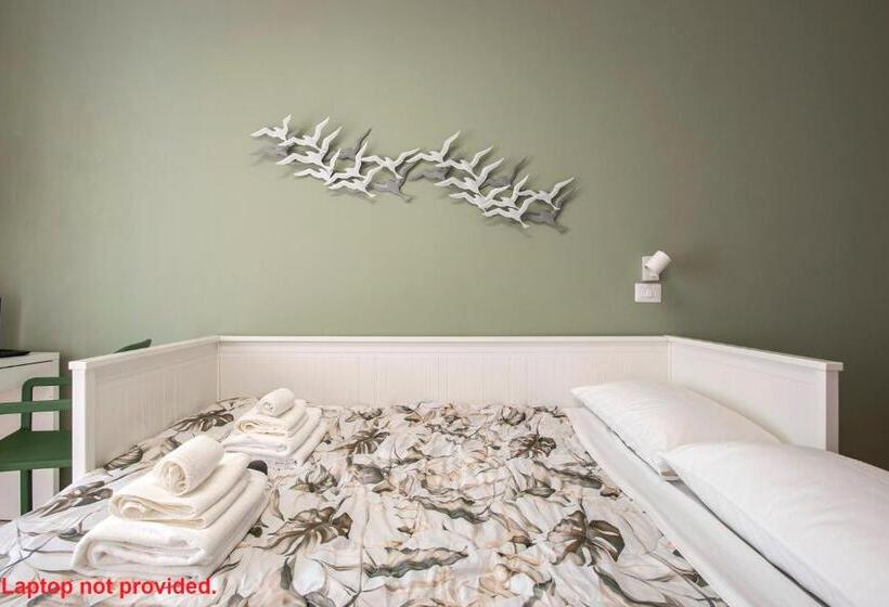 Stylish & Cozy   5 Star Location  Balcony   City View