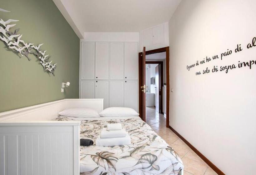 Stylish & Cozy   5 Star Location  Balcony   City View