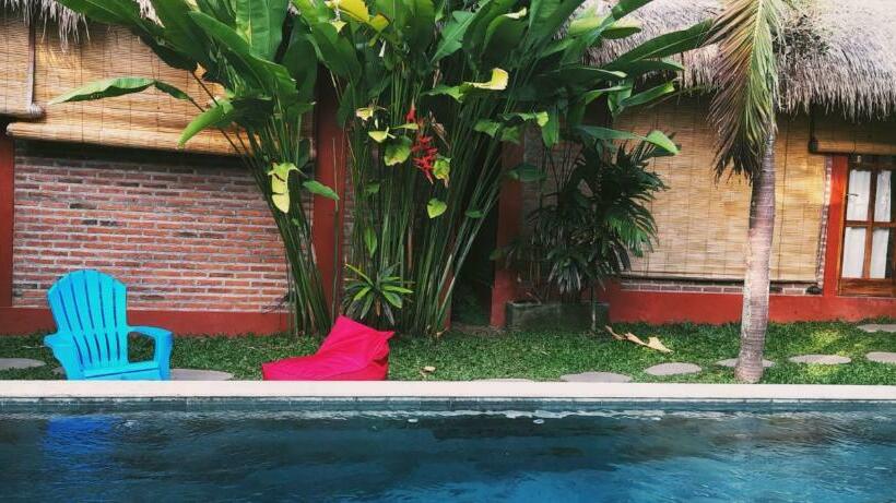 הוסטל Balicabana Bungalows