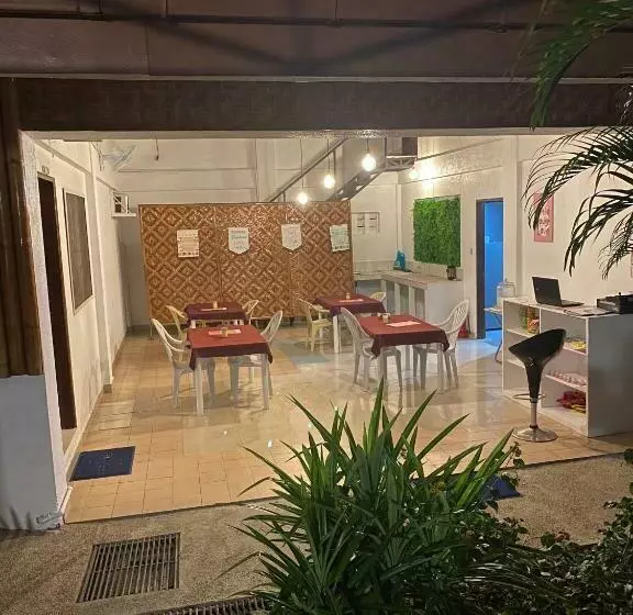 Aamiaismajoitus (B&B) Backpackers Place In Seaviewhills Bohol